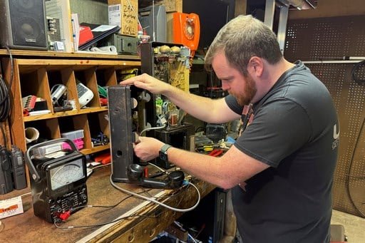 Vermont Engineer Revives Pay Phones for Free Community Calls